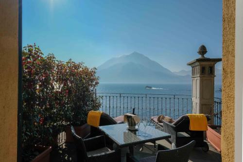 a table and chairs with a view of the ocean at Albergo Milano in Varenna