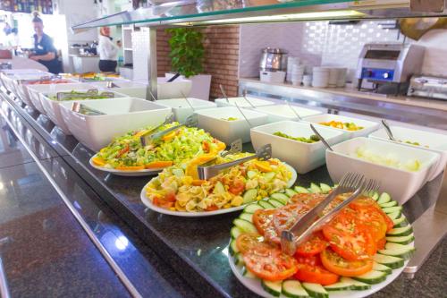 Makanan di atau berdekatan taman percutian