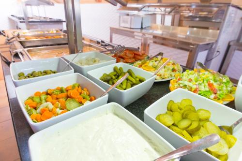 Makanan di atau berdekatan taman percutian