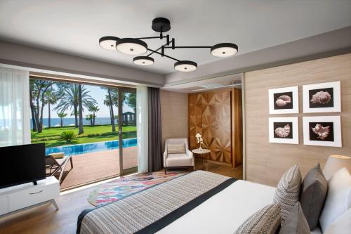 Postel nebo postele na pokoji v ubytování Acanthus Cennet Barut Collection - Ultra All Inclusive
