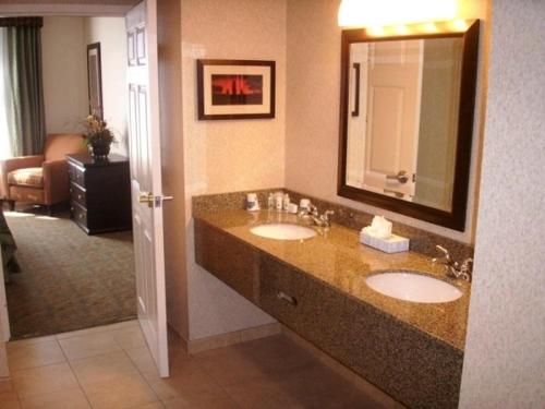 
A bathroom at Holiday Inn Express and Suites Oro Valley, an IHG Hotel
