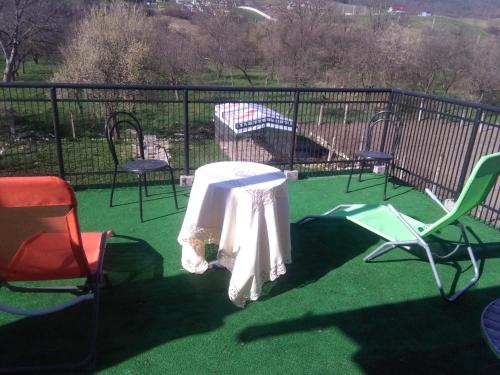 a table and chairs on a lawn with a playground at Vila la Izvorul Putinei in Haţeg