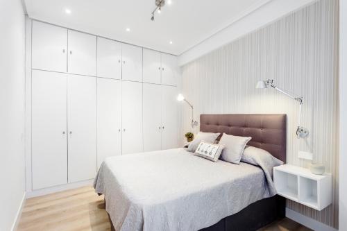 Jose Abascal Apartment by Flatsweethome