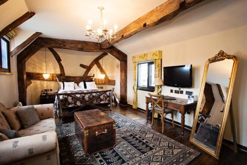 a living room with a bed and a mirror at The White Swan Hotel in Stratford-upon-Avon