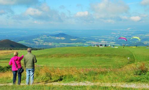 a man and woman standing on top of a hill at Rhönhäuschen UG (haftungsbeschränkt) in Bischofsheim an der Rhön