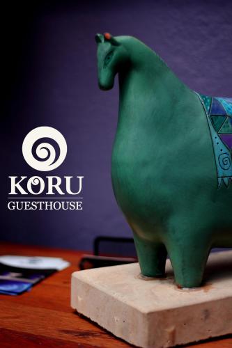 Sijil, anugerah, tanda atau dokumen lain yang dipamerkan di Koru Guesthouse