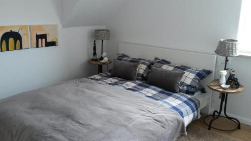 a bedroom with a bed with blue and white pillows at Charmante, moderne Wohnung in Greven