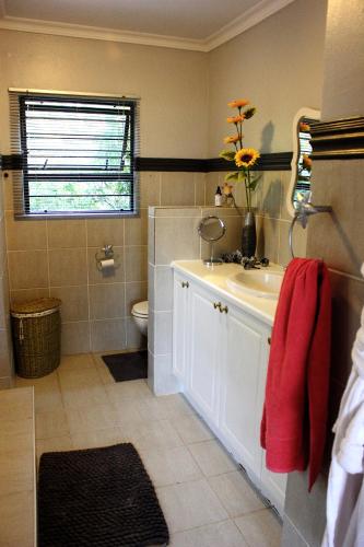 Bilik mandi di Koru Guesthouse