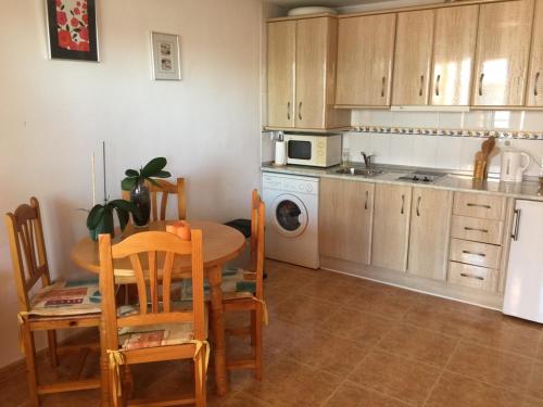 Kuchyň nebo kuchyňský kout v ubytování Apartamento con piscina en Torremolinos