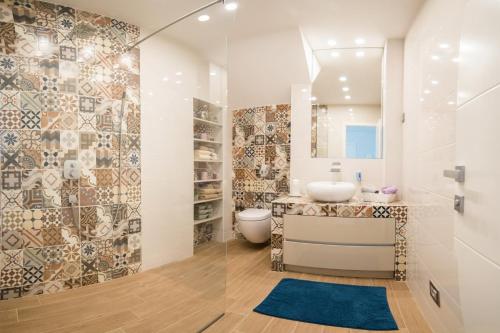 Et badeværelse på Villa Jolie