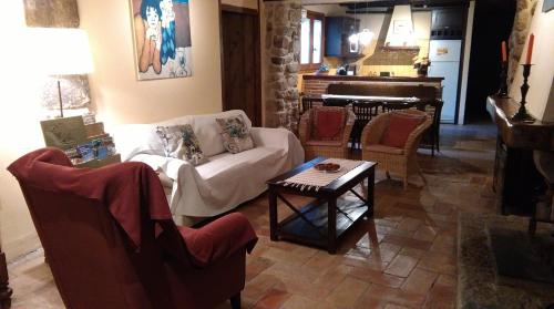 a living room with a couch and a piano at El Racó de les Grases in Horta de San Joan