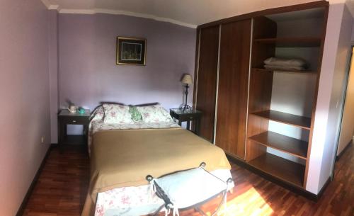 En eller flere senger på et rom på Departamento Salta Capital