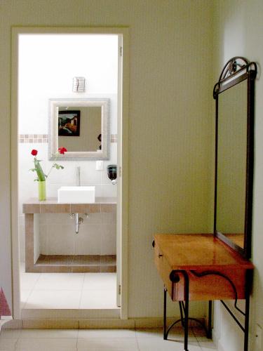a bathroom with a sink and a mirror at Hotel Posada Santo Niño in Tacámbaro de Codallos