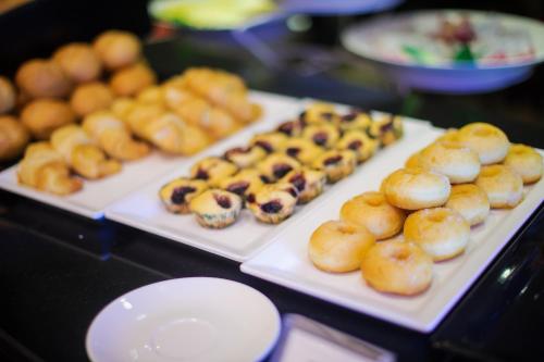 ホテルの敷地内または近くでの食事または食べ物