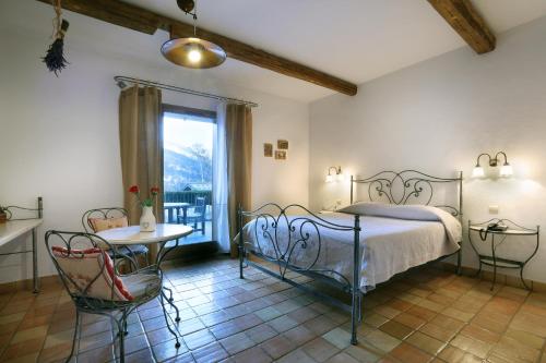 a bedroom with a bed and a table and chairs at Hotel Autantic in Bourg-Saint-Maurice