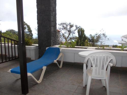 a table and chairs on a balcony with a view at Hotel La Palma Romántica in Barlovento