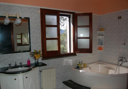 Ванна кімната в Villa delle torri