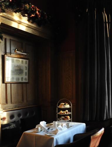 Gambar di galeri bagi Willington Hall Hotel di Tarporley