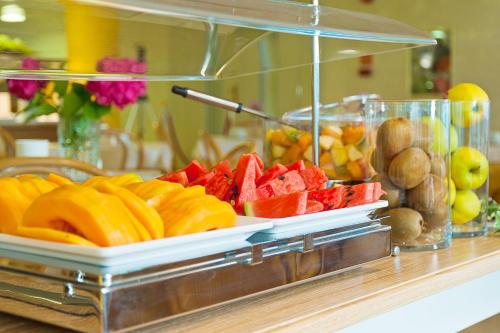 a buffet with a plate of fruit on a counter at Hotel Montecarlo in Bibione