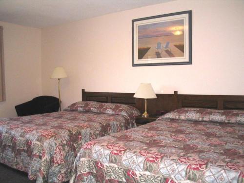 Кровать или кровати в номере Auberge Eldo Inn