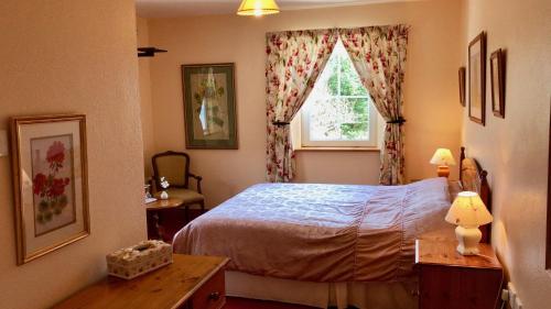 מיטה או מיטות בחדר ב-Carraig-Mor House Bed & Breakfast