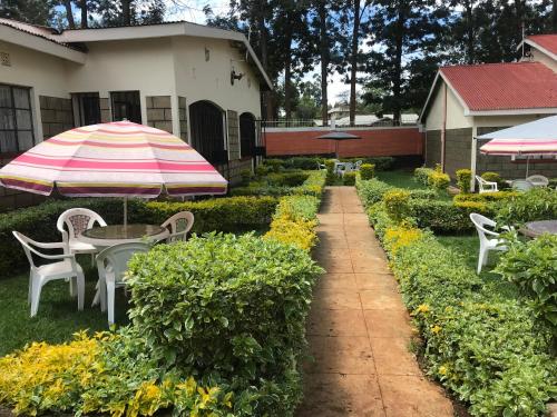 Ein Garten an der Unterkunft Easy Sleep Guesthouse