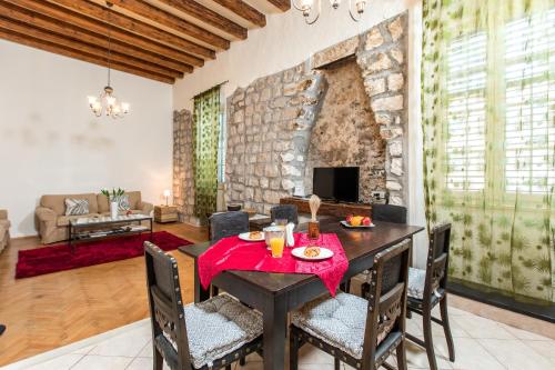 Old Palace Apartment