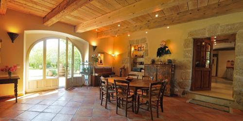 Gallery image of Chambres d'Hotes Domaine des Machottes in Grans