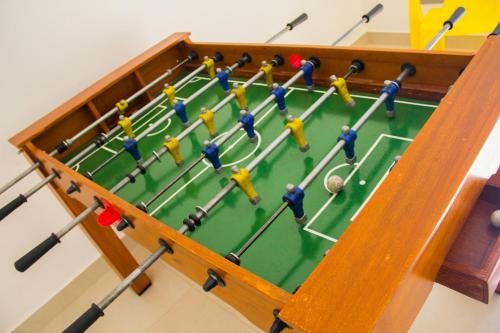 a miniature snooker table with people on it at Hotel Diamantina - em Guarapari in Guarapari