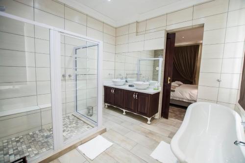 Ένα μπάνιο στο Border Hotel