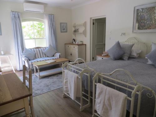 Ένα ή περισσότερα κρεβάτια σε δωμάτιο στο Constantia Valley Lodge