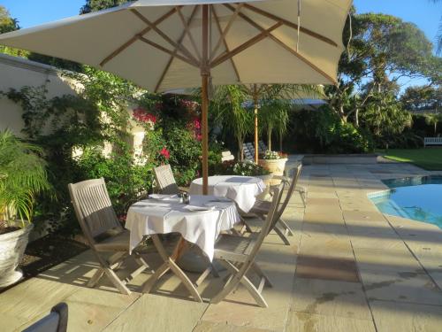Πισίνα στο ή κοντά στο Constantia Valley Lodge