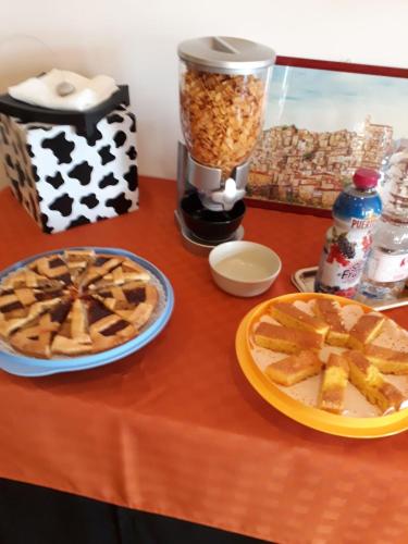a table topped with a counter with a food processor and a pie at Bed & Breakfast Valeri in Artena