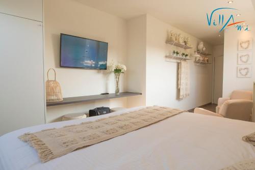 Una cama o camas en una habitación de Villami