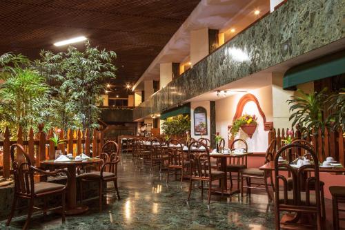 Reštaurácia alebo iné gastronomické zariadenie v ubytovaní Conquistador Hotel & Conference Center