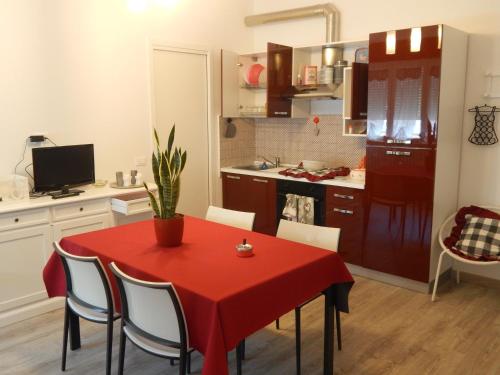 Kuchyň nebo kuchyňský kout v ubytování Casa Linda, a due passi dal mare