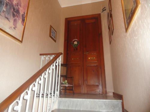a stairway with a wooden door in a house at Casa Tonina in Carloforte