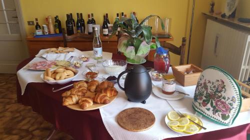 a table with bread and other foods on it at Allevamento B&B in Pozzolgroppo