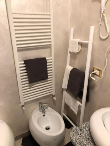 a small bathroom with a sink and a toilet at Dimora del Podestà in CastellʼArquato