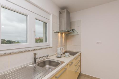 Afbeelding uit fotogalerij van Apartment Natalie Sea View with 3 Bedrooms and everything is air-conditioned in Sali
