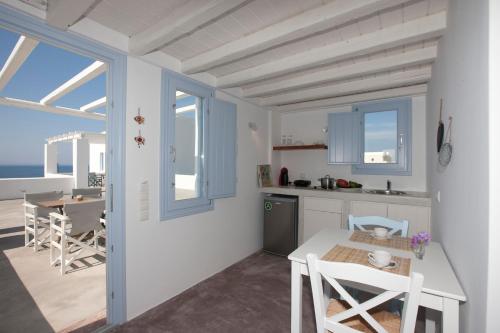 Gallery image of Sun Anemos Resort in Oia