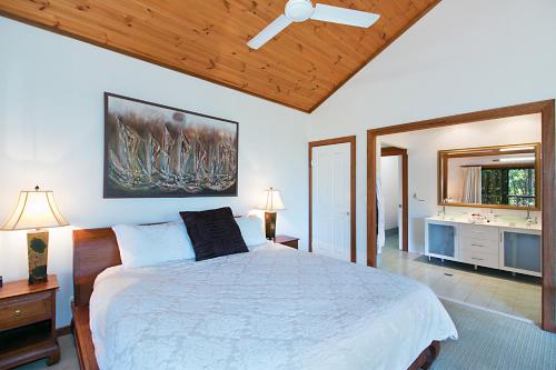 Postel nebo postele na pokoji v ubytování Limpinwood Lodge