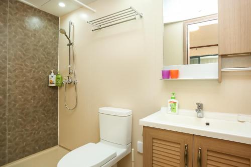 Phòng tắm tại Huizhou Double Moon Zen Service Apartment
