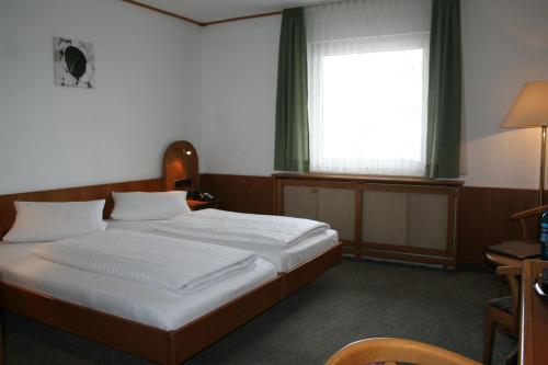 Cama ou camas em um quarto em Landhotel Margaretenhof