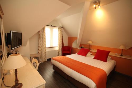 Postel nebo postele na pokoji v ubytování Hotel La Roseraie