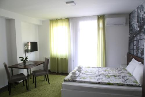 Ένα ή περισσότερα κρεβάτια σε δωμάτιο στο SAPA Studios & Apartments