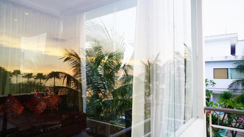 Un jardín fuera de Ocean View Residence