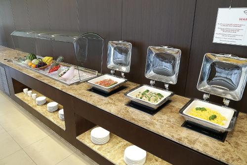Comida en o cerca de este apartahotel