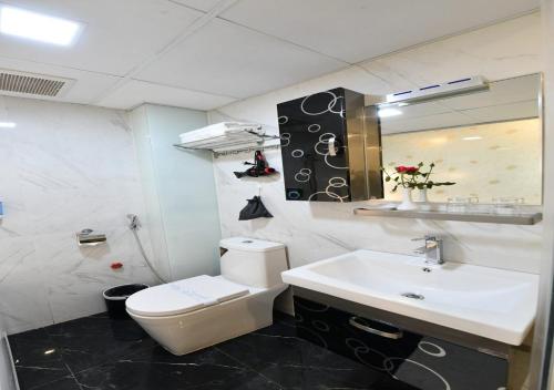 Et badeværelse på Bella Rosa Trendy Hotel & Spa