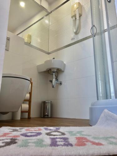 Un baño de Villa Kabbalah